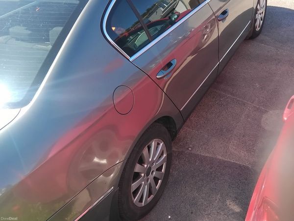 Volkswagen Passat Saloon, Petrol, 2006, Green