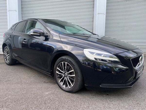 Volvo V40 Hatchback, Diesel, 2017, Black