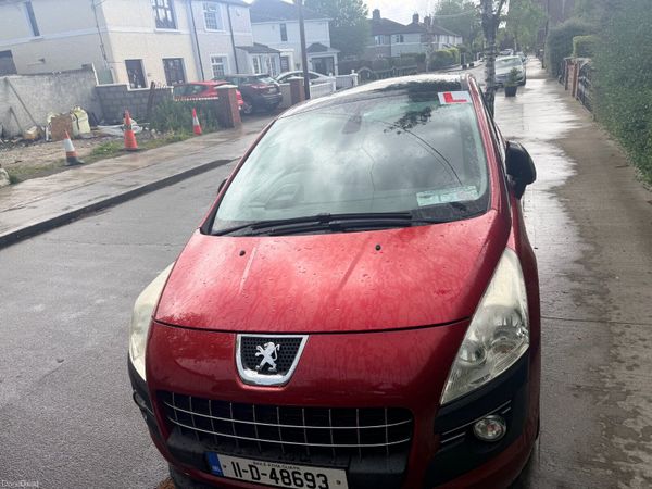 Peugeot 3008 MPV, Diesel, 2011, Red