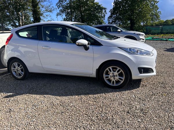 Ford Fiesta Hatchback, Petrol, 2014, White