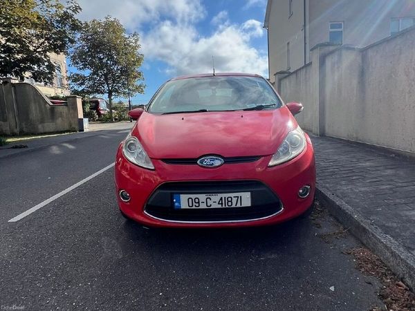Ford Fiesta Hatchback, Diesel, 2009, Red