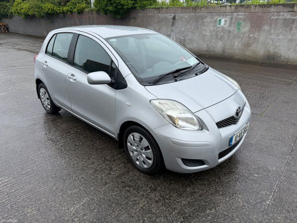 Toyota Yaris Hatchback, Petrol, 2010, Silver