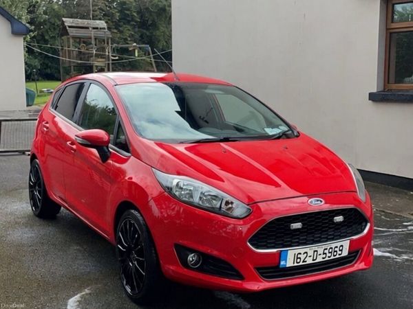 Ford Fiesta Hatchback, Petrol, 2016, Red