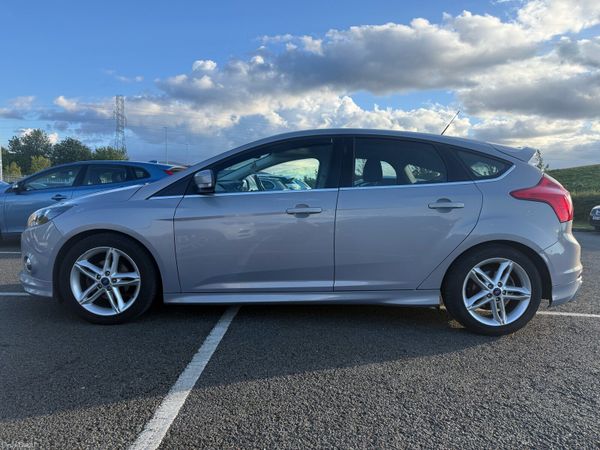 Ford Focus Hatchback, Diesel, 2014, Silver