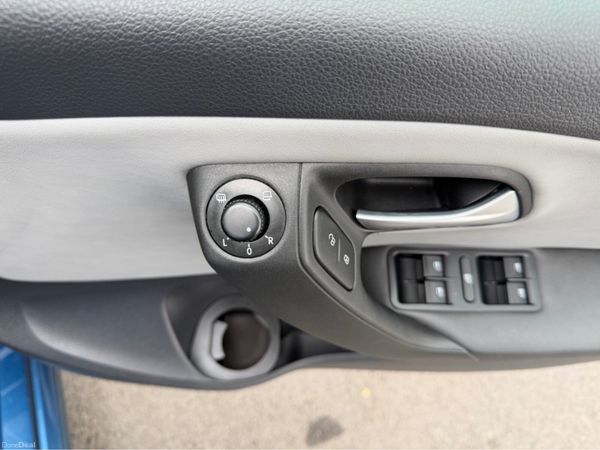 Volkswagen Polo Hatchback, Petrol, 2013, Blue