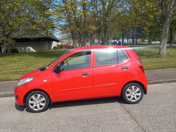 Hyundai i10 Hatchback, Petrol, 2012, Red