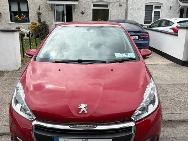 Peugeot 208 Hatchback, Petrol, 2019, Red
