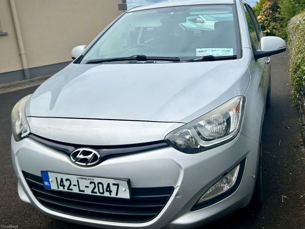 Hyundai i20 Hatchback, Petrol, 2014, Silver