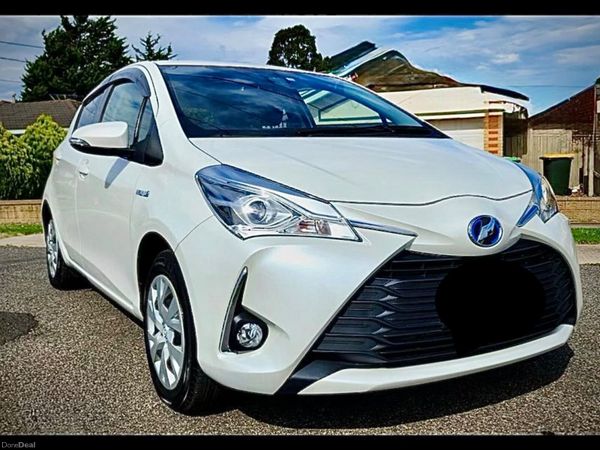 Toyota Vitz Hatchback, Petrol Hybrid, 2018, White