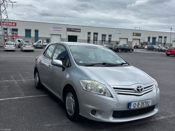 Toyota Auris Hatchback, Diesel, 2012, Silver