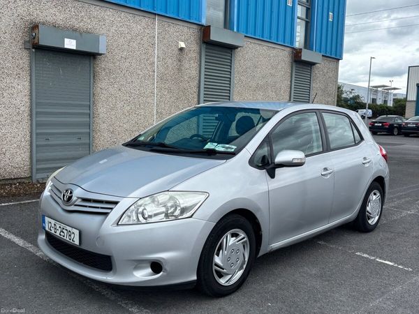 Toyota Auris Hatchback, Diesel, 2012, Silver