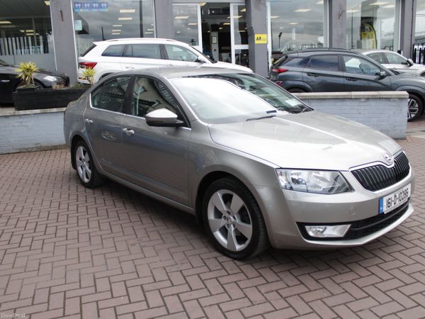 Skoda Octavia Saloon, Diesel, 2016, Beige