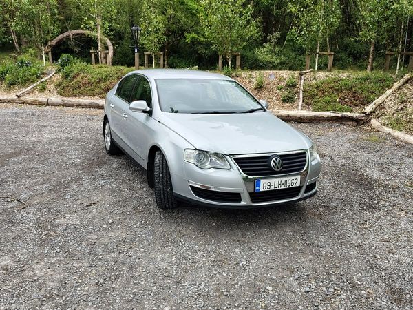 Volkswagen Passat Saloon, Diesel, 2009, Silver