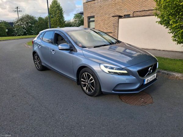 Volvo V40 Hatchback, Diesel, 2018, Blue