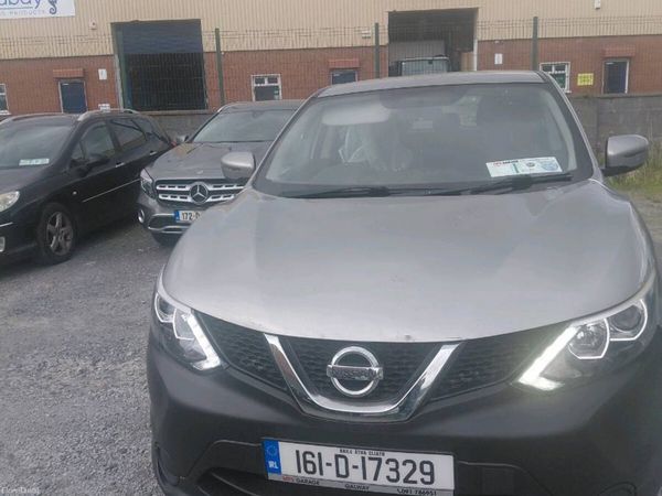 Nissan Qashqai Hatchback, Diesel, 2016, Silver