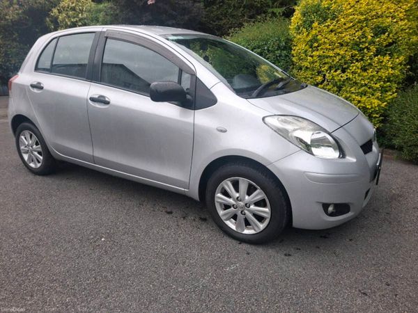 Toyota Yaris Hatchback, Petrol, 2011, Silver