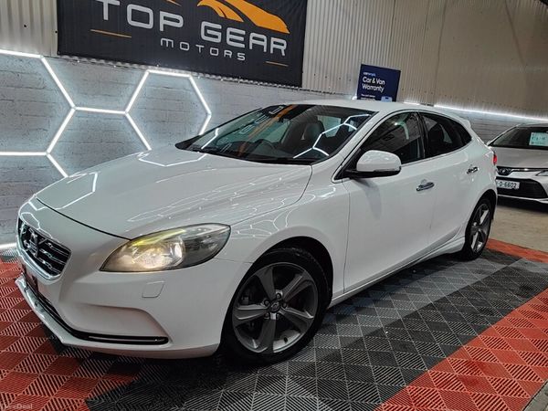 Volvo V40 Hatchback, Petrol, 2014, White