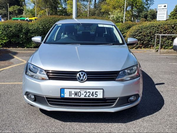 Volkswagen Jetta Saloon, Diesel, 2011, Silver