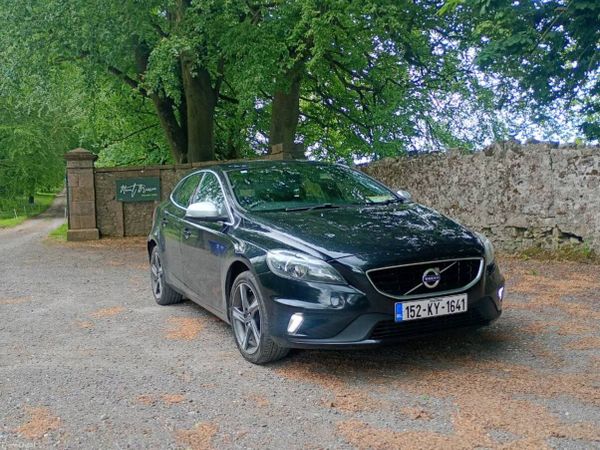 Volvo V40 Hatchback, Diesel, 2015, Black