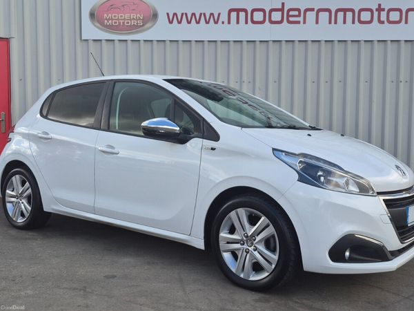 Peugeot 208 Hatchback, Petrol, 2016, White