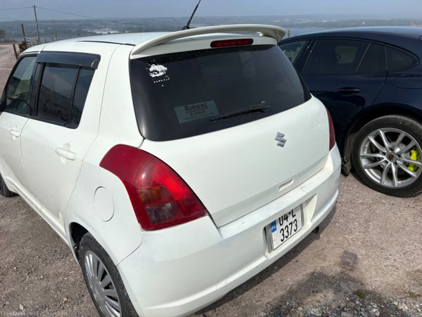 Suzuki Swift Hatchback, Petrol, 2004, White