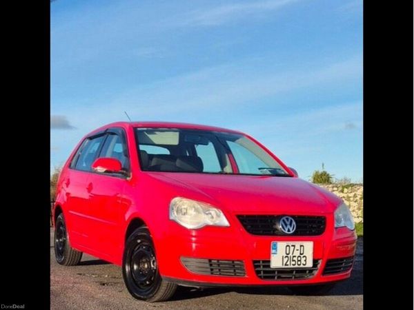 Volkswagen Polo Hatchback, Petrol, 2007, Red