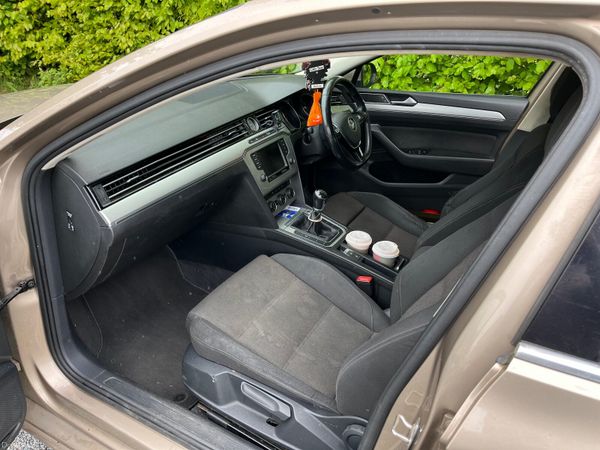 Volkswagen Passat Saloon, Diesel, 2016, Gold