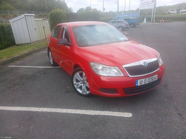 Skoda Octavia Hatchback, Diesel, 2010, Red