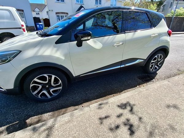 Renault Captur Hatchback, Diesel, 2015, Yellow