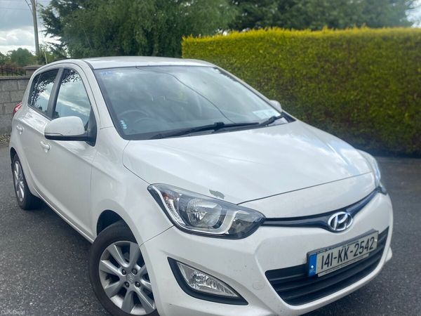 Hyundai i20 Hatchback, Petrol, 2014, White