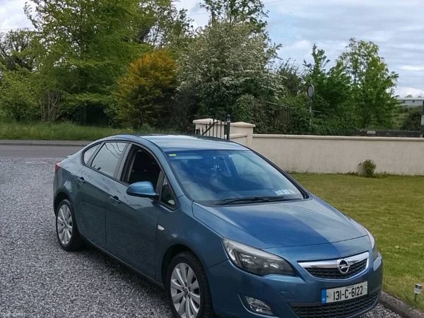 Opel Astra Saloon, Diesel, 2013, Blue