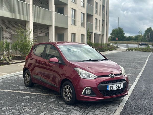 Hyundai i10 Hatchback, Petrol, 2014, Red