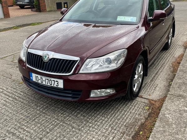 Skoda Octavia Hatchback, Diesel, 2010, Red