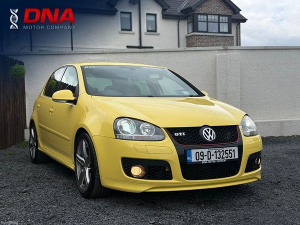 Volkswagen Golf Hatchback, Petrol, 2009, Yellow