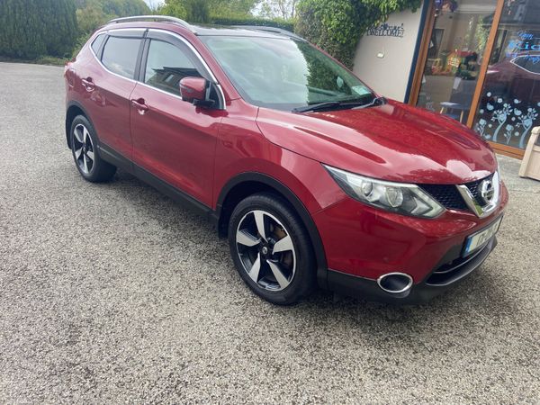 Nissan Qashqai SUV, Diesel, 2017, Red