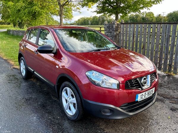 Nissan Qashqai Hatchback, Diesel, 2012, Red