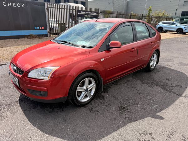 Ford Focus Hatchback, Petrol, 2008, Red