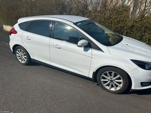Ford Focus Hatchback, Petrol, 2015, White