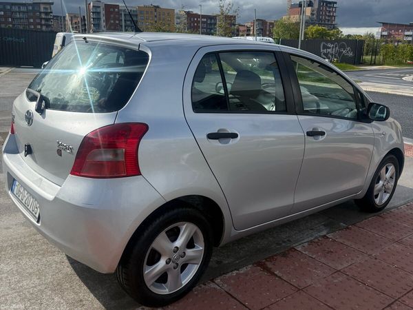 Toyota Yaris Hatchback, Petrol, 2006, Silver