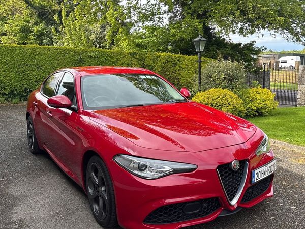 Alfa Romeo Giulia Saloon, Petrol, 2020, Red