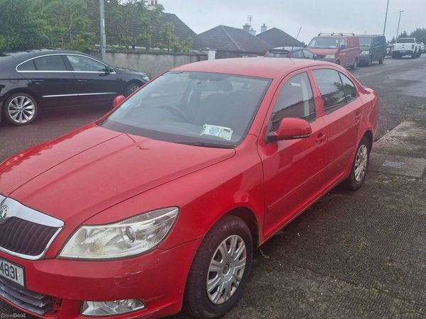 Skoda Octavia Hatchback, Diesel, 2010, Red