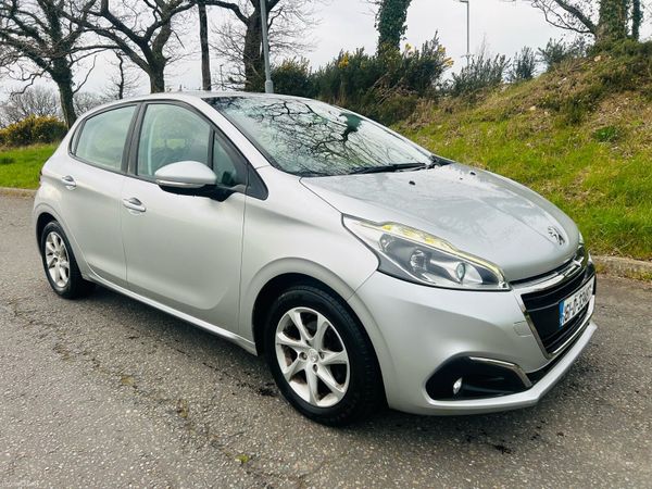 Peugeot 208 Hatchback, Petrol, 2016, Grey