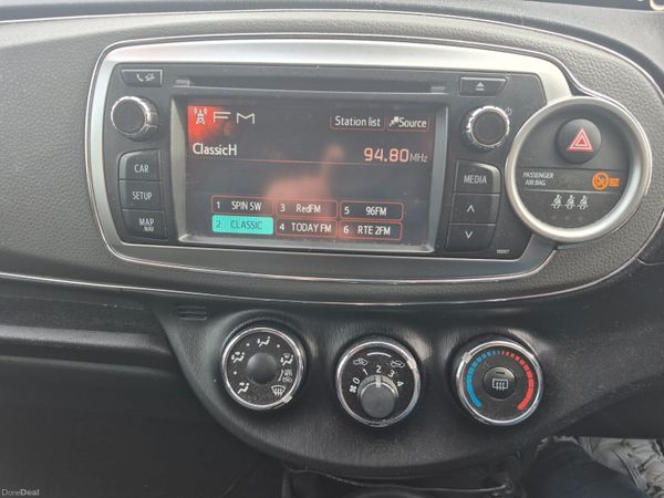 Toyota Yaris Hatchback, Petrol, 2014, Silver