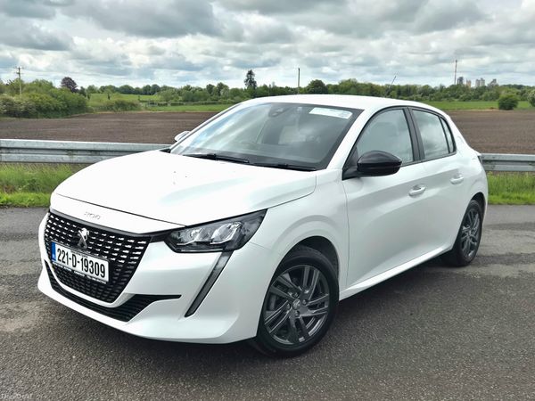 Peugeot 208 Hatchback, Petrol, 2022, White