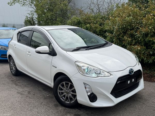Toyota Aqua Hatchback, Petrol Hybrid, 2015, White
