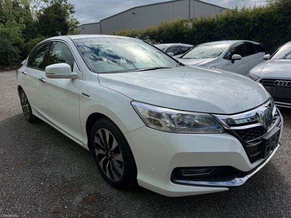 Honda Accord Saloon, Petrol Hybrid, 2015, White
