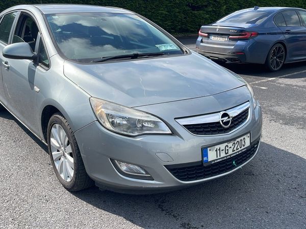 Opel Astra Hatchback, Diesel, 2011, Silver