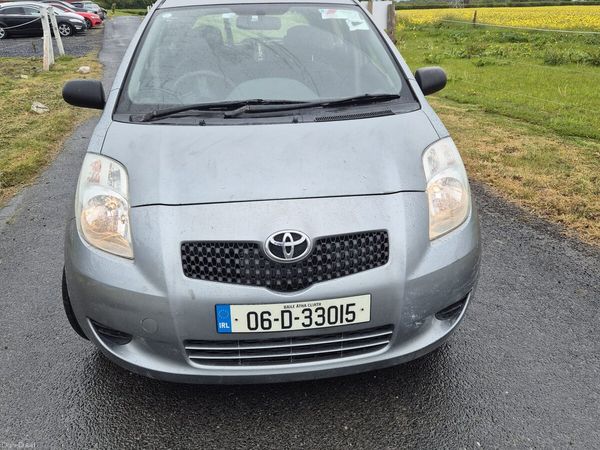 Toyota Yaris Hatchback, Petrol, 2006, Silver