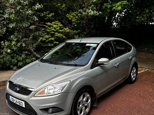 Ford Focus Hatchback, Diesel, 2009, Gold