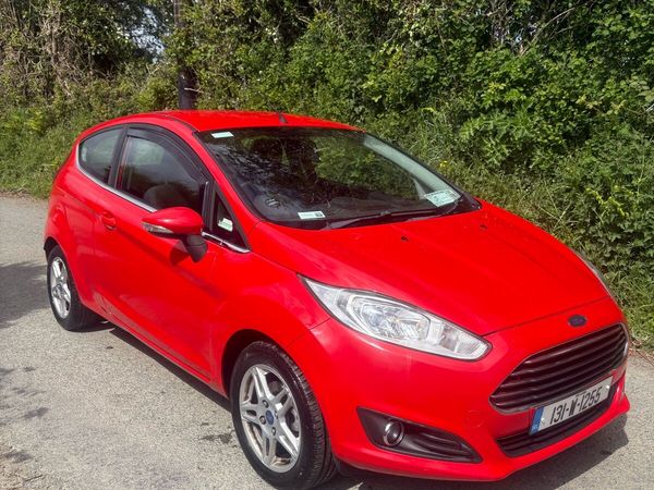Ford Fiesta Hatchback, Petrol, 2013, Red